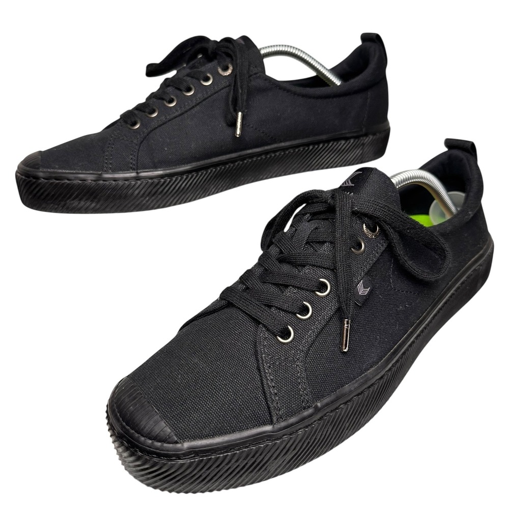 Cariuma Black Canvas Low-Top Sneakers with Metal Eyelets